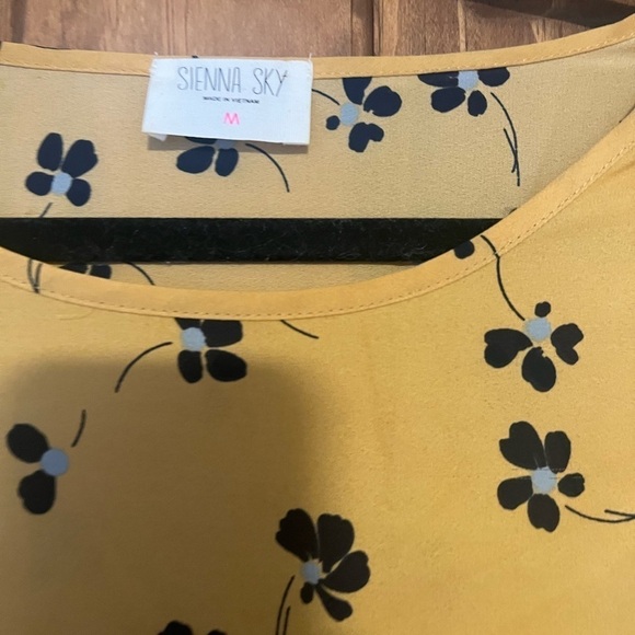 Sienna Sky size medium long sleeve blouse - Picture 2 of 3